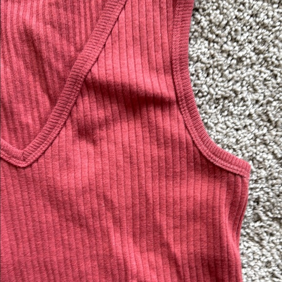 Women's Sleeveless V-Neck Top - Red - Picture 4 of 5